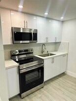 14201 N Kendall Dr in Miami, FL - Building Photo