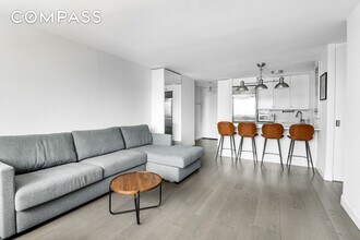 200 E 90th St-Unit -12E in New York, NY - Foto de edificio - Building Photo