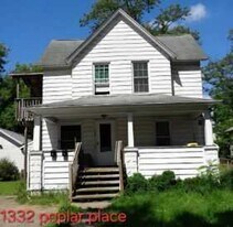 1332 Poplar Pl in Kalamazoo, MI - Building Photo