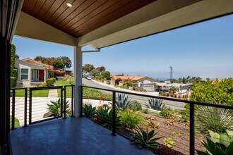 412 Cll De Aragon in Redondo Beach, CA - Building Photo - Building Photo
