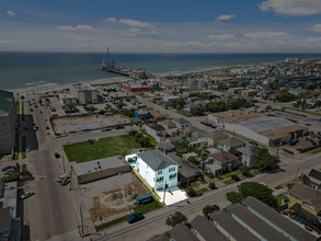 2307 Bernardo De Galvez Ave in Galveston, TX - Building Photo - Building Photo