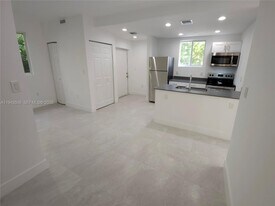 580 NW 34th St in Miami, FL - Building Photo
