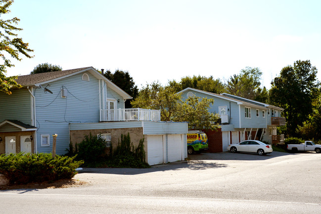 Guion Creek Apartments in Indianapolis, IN - Foto de edificio - Building Photo