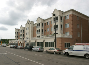 City Bella Plaza in Richfield, MN - Foto de edificio - Building Photo