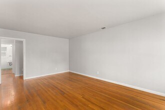 5026 V St in Sacramento, CA - Building Photo - Building Photo