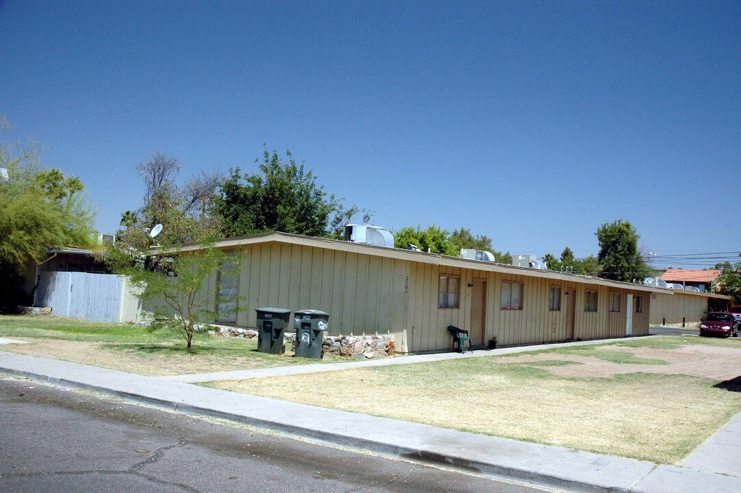 2206-2210 W Heatherbrae Dr in Phoenix, AZ - Building Photo