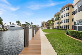 3031 NE 51st St-Unit -205W in Fort Lauderdale, FL - Foto de edificio - Building Photo