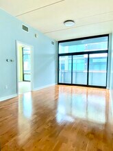 650 W Wayman St, Unit 606C in Chicago, IL - Foto de edificio - Building Photo