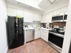 71 Gainsborough St, Unit 1 Apartments