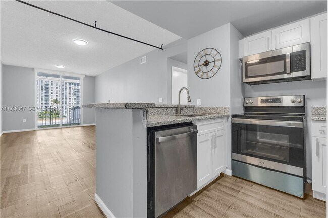 185 SE 14th Ter, Unit 1611 in Miami, FL - Foto de edificio - Building Photo