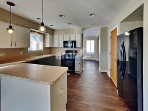 2735 Lahinch Dr in Aurora, IL - Building Photo - Building Photo