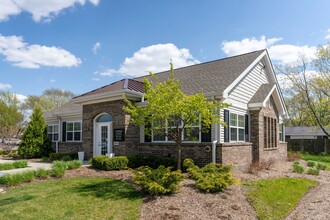 Cypress Place in Elk Grove Village, IL - Building Photo - Building Photo