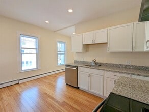 15 Cameron Ave, Unit 3 in Somerville, MA - Building Photo - Building Photo