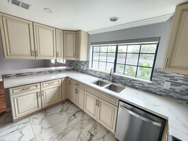 21217 De la Guerra St, Unit A in Woodland Hills, CA - Building Photo