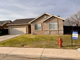 2118 McIntyre St in Dos Palos, CA - Building Photo