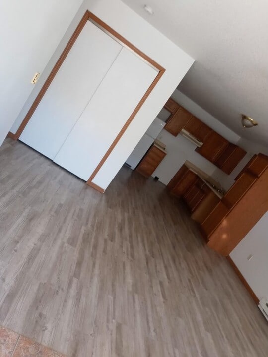 615 SW 7th st, Unit 15 in Stuart, IA - Foto de edificio