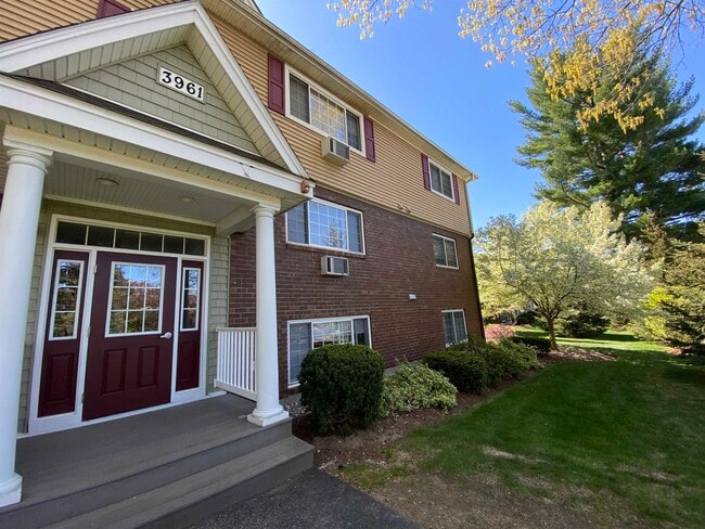 3981 Brown Ave in Manchester, NH - Building Photo - Building Photo