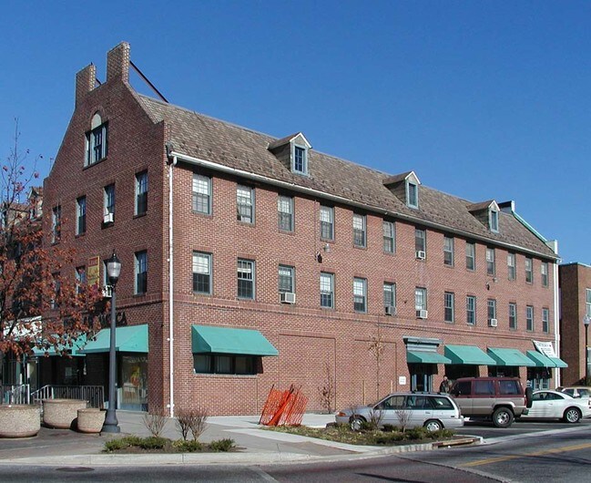 Dundalk Village in Baltimore, MD - Building Photo - Building Photo
