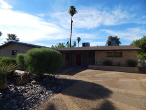 3008 Burton Ave in Las Vegas, NV - Building Photo - Building Photo