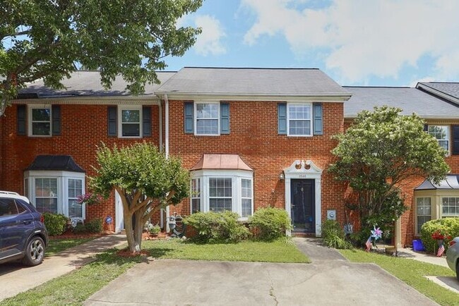 property at 1546 Paces Ferry N Dr SE
