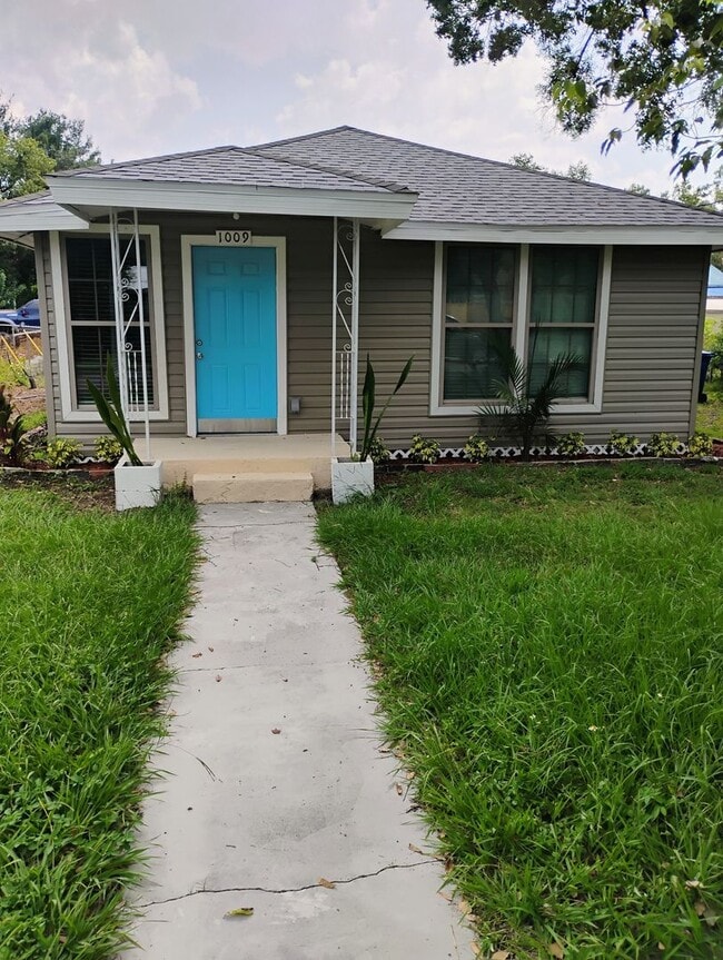 1009 NE 5th St in Mulberry, FL - Building Photo - Building Photo