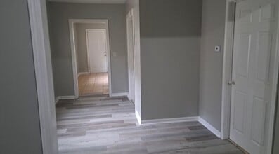 832 S Pershing Ave, Unit 832 South Pershing Ave in Indianapolis, IN - Foto de edificio - Building Photo