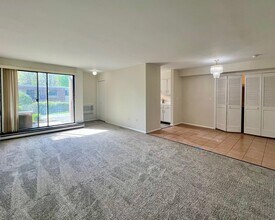 507 Vista on the Lake in Carmel, NY - Building Photo - Building Photo