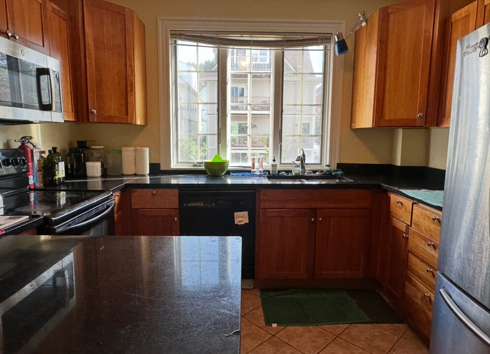 27R Albion St, Unit 2 in Somerville, MA - Building Photo