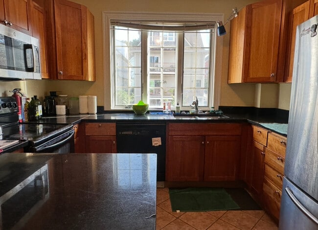 27R Albion St, Unit 2