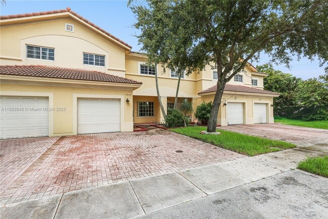 7627 E Stonecreek Cir in Hollywood, FL - Building Photo - Building Photo