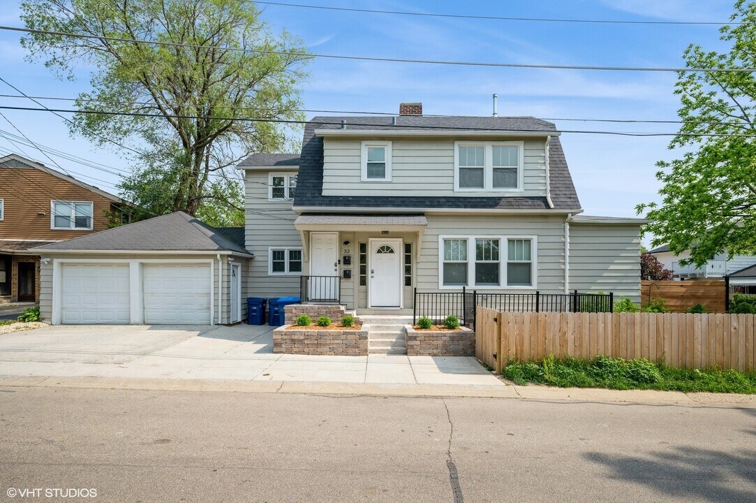 32 Michigan Ave in Highwood, IL - Building Photo