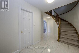 7881 Dufferin St in Vaughan, ON - Building Photo - Building Photo