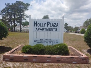 Holly Plaza Apartments in Holly Ridge, NC - Building Photo - Building Photo