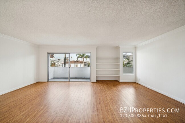 131 Orlando Ave in Los Angeles, CA - Building Photo - Building Photo