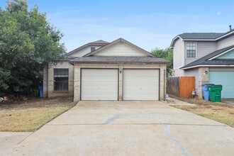 2407 Dowd Ln in Austin, TX - Building Photo - Building Photo