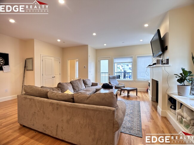 3 Cufflin St, Unit 1 in Boston, MA - Foto de edificio - Building Photo