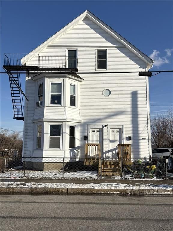 453 Pond St in Woonsocket, RI - Foto de edificio - Building Photo