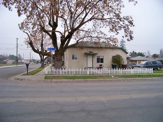 127 Camron Ave in Tulare, CA - Building Photo - Building Photo