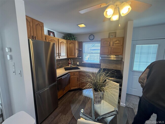 83 Beecher Rd in North Babylon, NY - Building Photo - Building Photo