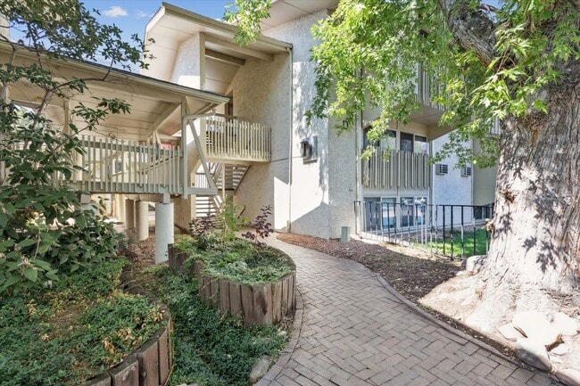 2707 Valmont Rd in Boulder, CO - Foto de edificio - Building Photo