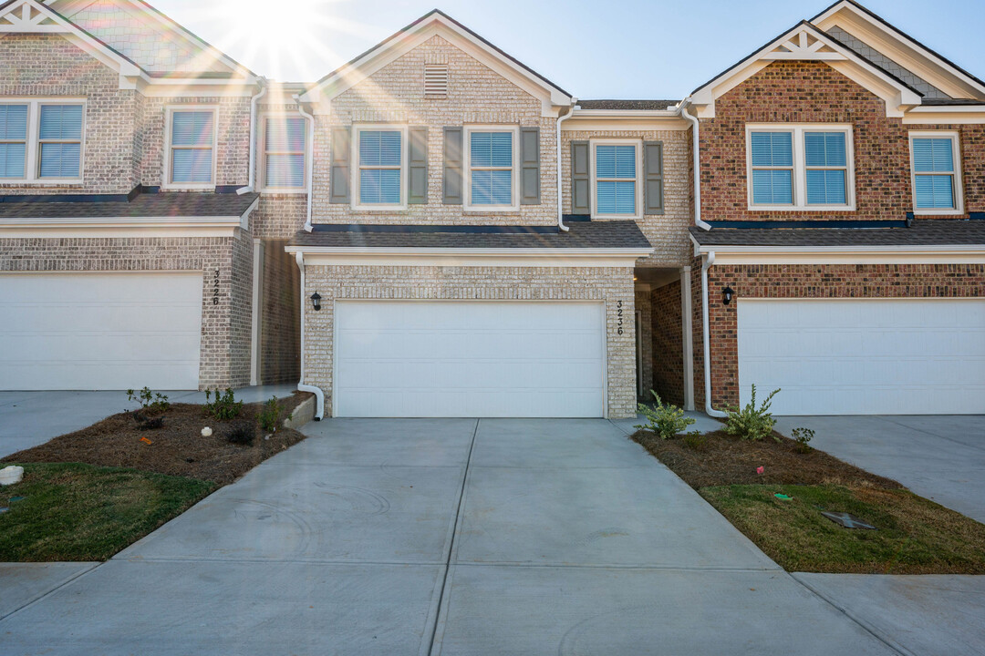 Parkwood Terrace in Snellville, GA - Building Photo