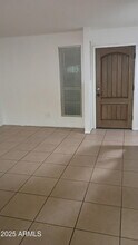 2437 E Tracy Ln in Phoenix, AZ - Building Photo - Building Photo