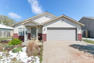 113 Kopp Dr in Manhattan, KS - Building Photo