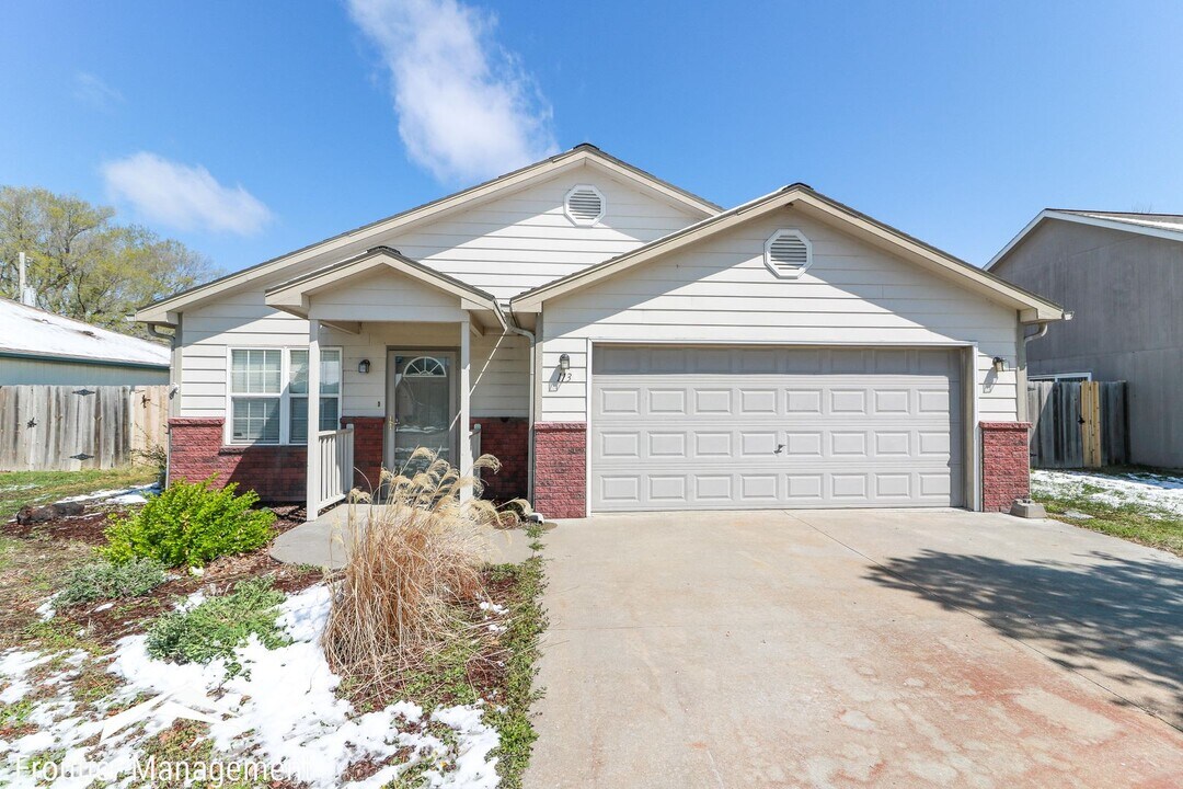 113 Kopp Dr in Manhattan, KS - Building Photo