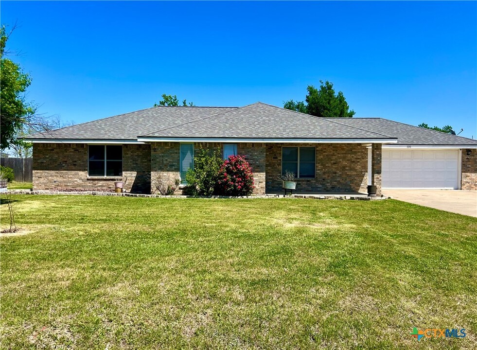 131 Meadow Valley Loop in Jarrell, TX - Building Photo