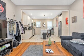 216 Calumet St, Unit 1T in Boston, MA - Building Photo - Building Photo