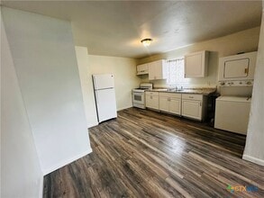 714 S River St in Seguin, TX - Building Photo - Building Photo