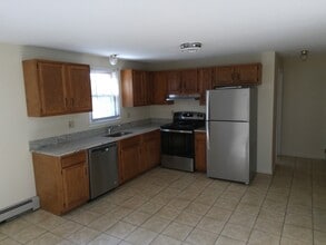 15 Catalpa Cir in Worcester, MA - Building Photo - Building Photo