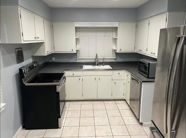 1120 Ivy Ln in Indianapolis, IN - Foto de edificio - Building Photo