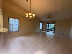 256 Palm Sparrow Ct in Daytona Beach, FL - Building Photo - Building Photo